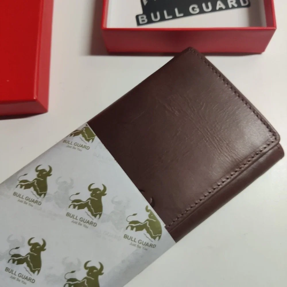 Men's Bull Guard trifold Men's Brown Leather Wallet - New In The Box
